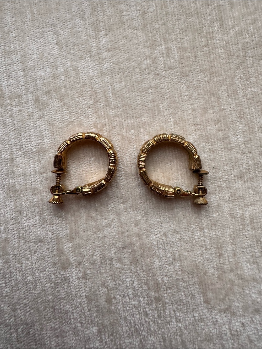 🛍️3/$55🛍️ Vintage Napier Textured Hoop Screw-Back Earrings